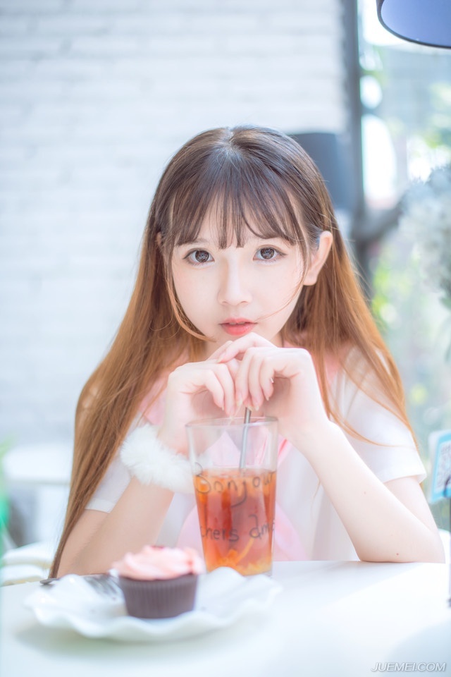 “差不多了。”孟达微笑着点点头，这两个人是法正带来交给他的，别的本事没有，但却有一口好口技，只要听过对方说话，便能将对方的声音模仿的八九不离十，之前的一切，自然是孟达刻意安排的，刘璋就算再昏庸，也不可能在这种时候做这种事情，而且天府之国，美女不少，以刘璋的地位，什么样的美女找不到，刘璋也没有什么特殊癖好，怎会跑去找将士的家属？